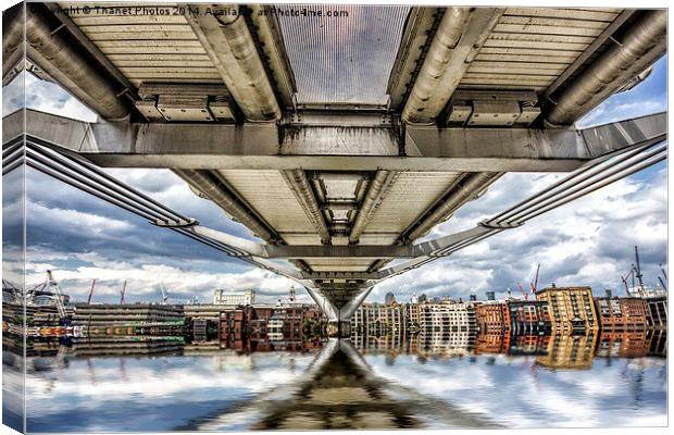 Millennium Bridge Canvas Print by Thanet Photos