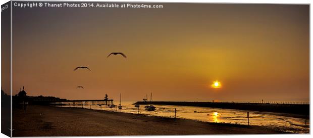 Golden Sunset Canvas Print by Thanet Photos