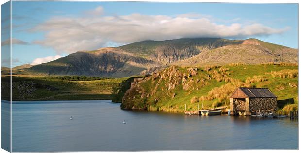 Llyn Dywarchen boathouse Canvas Print by Rory Trappe