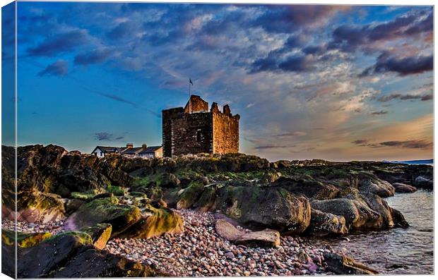 Portencross castle. Ayrshire Canvas Print by carolann walker