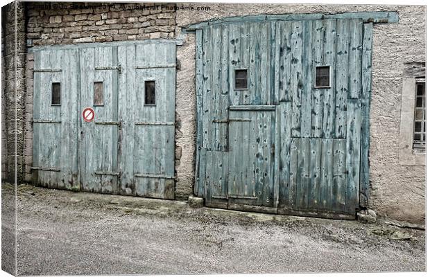barn doors Canvas Print by Jo Beerens