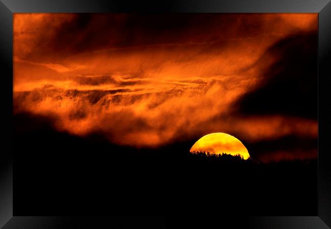  Setting Sun Framed Print by Macrae Images
