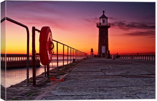 Life preserver (Whitby east pier) Canvas Print by ian staves