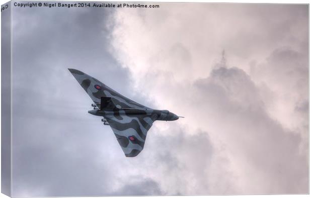  Avro Vulcan XH558  Canvas Print by Nigel Bangert