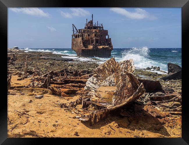 Klien Curacao - ship wreck Framed Print by Gail Johnson