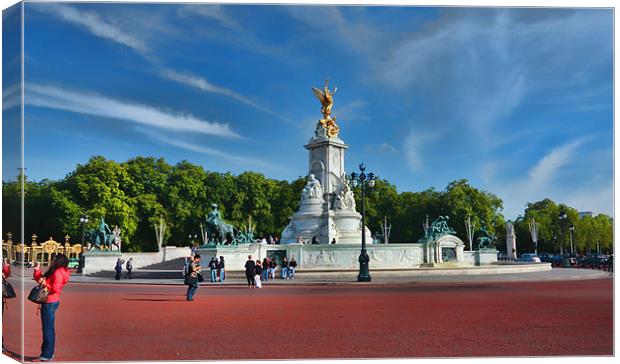 Victoria Memorial @ Buckingham Palace Canvas Print by Paul Piciu-Horvat