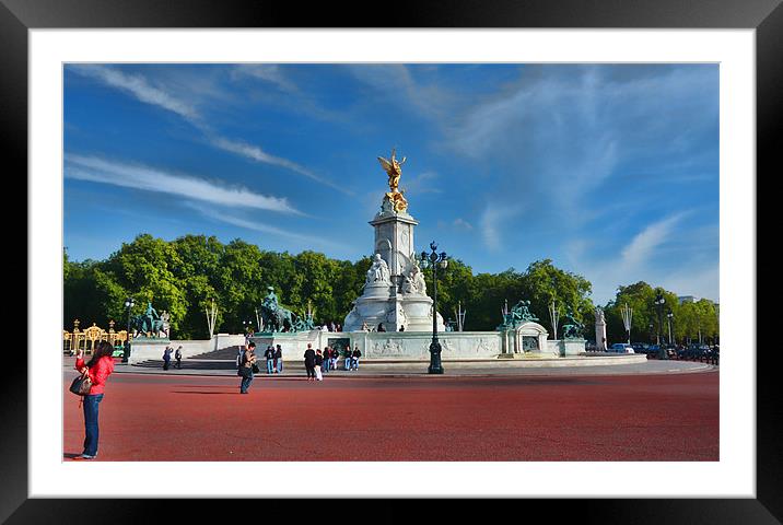 Victoria Memorial @ Buckingham Palace Framed Mounted Print by Paul Piciu-Horvat