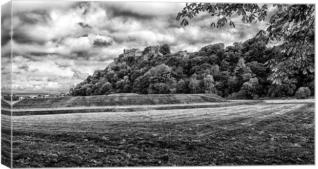  Stirling Castle Canvas Print by Ian Young