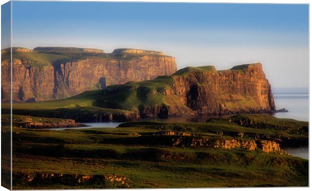 Cliffs and coastline at Eabost, Isle of Skye Canvas Print by Linda More