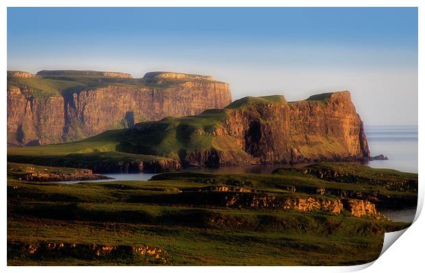 Cliffs and coastline at Eabost, Isle of Skye Print by Linda More