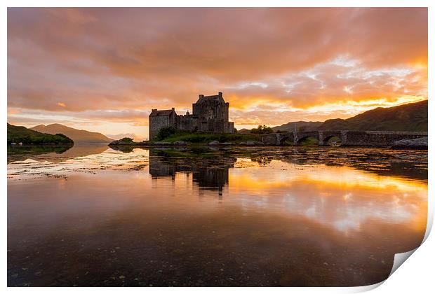  Eilean Donan Castle, Scotland at sunset Print by Daugirdas Racys