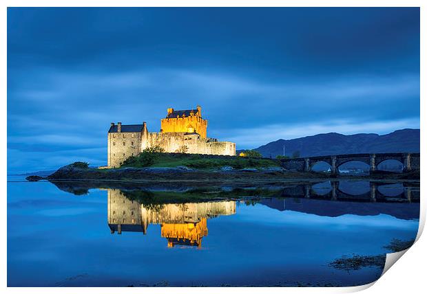  Eilean Donan Castle at twilight, Scotland Print by Daugirdas Racys