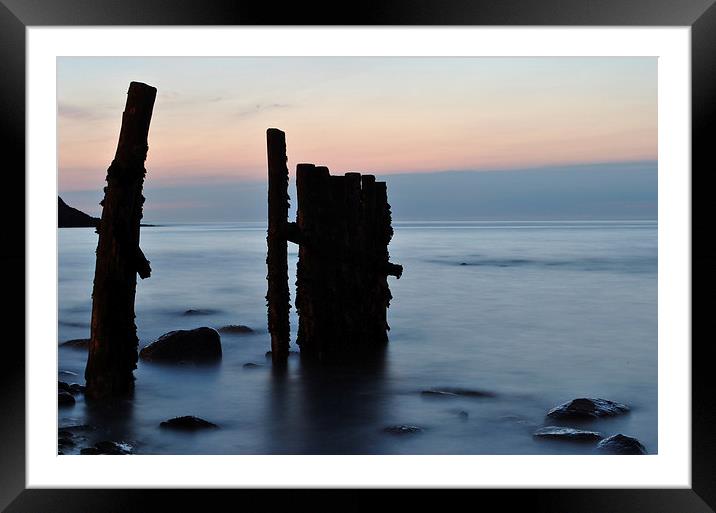 Groynes on Lynmouth Beach  Framed Mounted Print by graham young