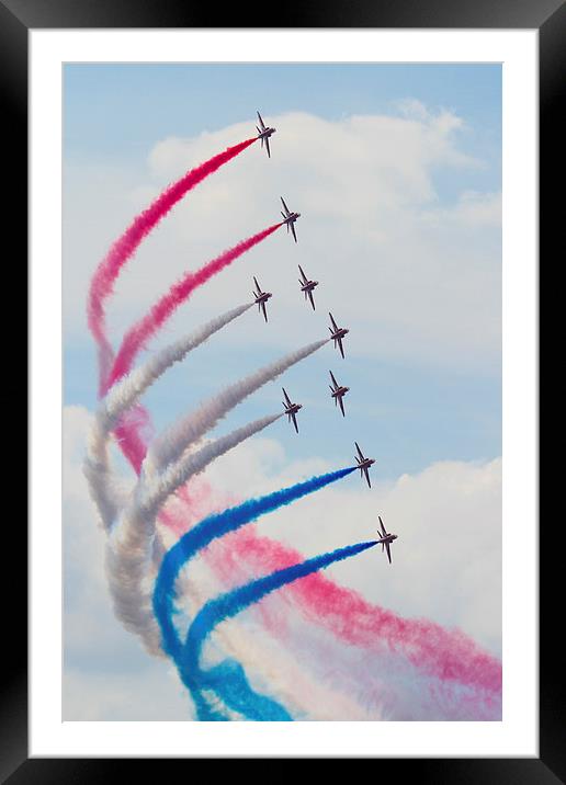 Red Arrows display at Farnborough Framed Mounted Print by Oxon Images