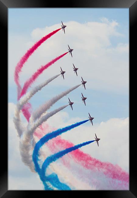 Red Arrows display at Farnborough Framed Print by Oxon Images