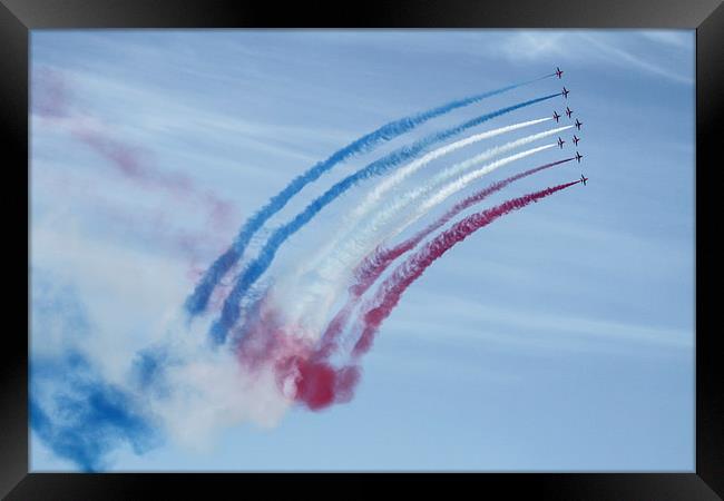 Red Arrows Farnborough Framed Print by Oxon Images