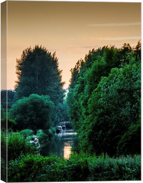 Kennet and Avon Canal, Hungerford, Berkshire, Engl Canvas Print by Mark Llewellyn