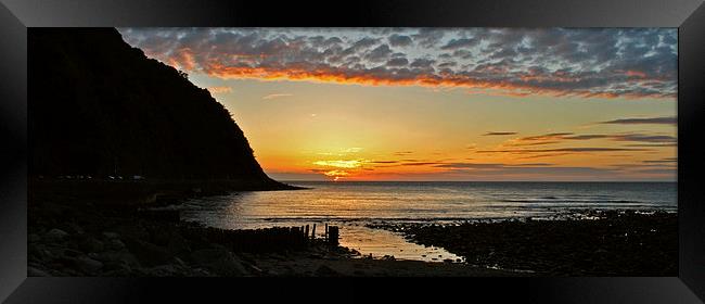 Panoramic Lynmouth Bay Sunset  Framed Print by graham young