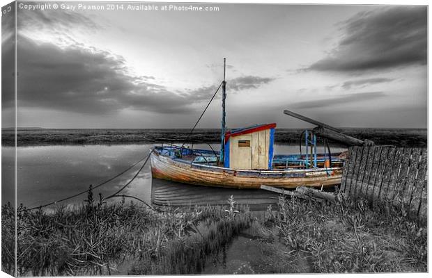 Fishing boat at Thornham in Norfolk Canvas Print by Gary Pearson