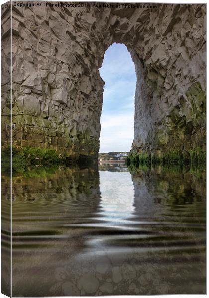  Natural arch Canvas Print by Thanet Photos