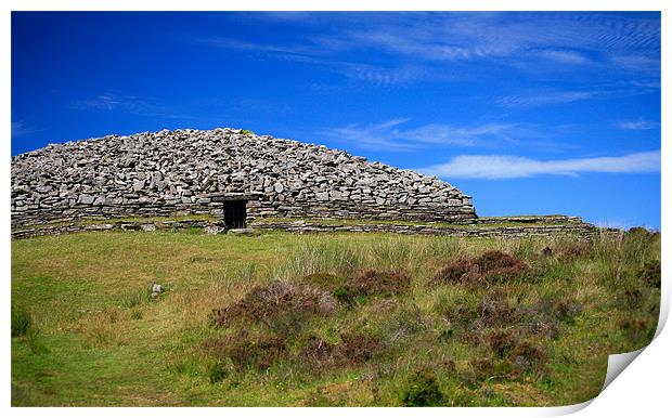 Grey Cairns of Camster in Caithness, Scotland Print by Linda More