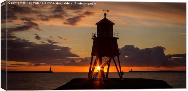   Herd Lighthouse at South Shields Canvas Print by Ray Pritchard