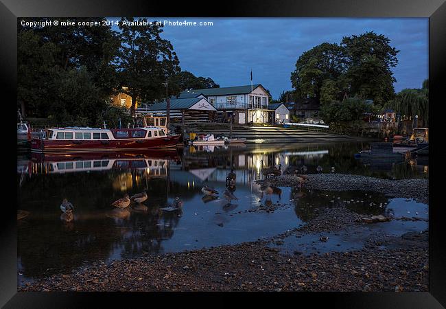  low tide at eel pie Framed Print by mike cooper