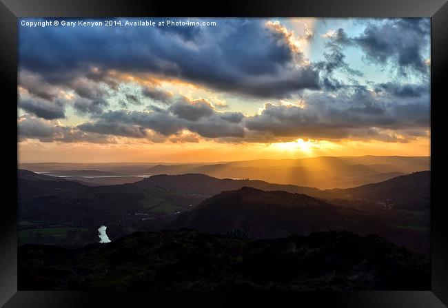  Suns Rays At Sunset From Gummers How Framed Print by Gary Kenyon