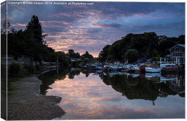  sunrise reflection on the thames Canvas Print by mike cooper