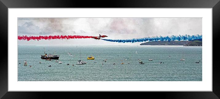  Red Arrows at Bournemouth Framed Mounted Print by Geoff Storey