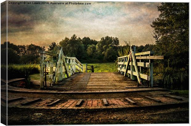  Kennet and Avon Swing Bridge Canvas Print by Ian Lewis