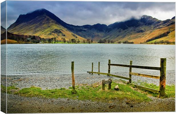  Fleetwith Pike on Buttermere Canvas Print by Peter Stuart