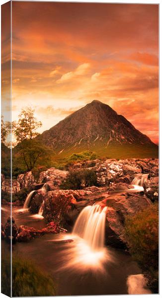 Majestic River Flowing Through Glen Coe Canvas Print by Les McLuckie