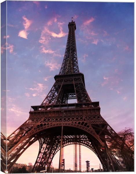 Magnificent Sunset at the Iconic Eiffel Tower Canvas Print by Les McLuckie