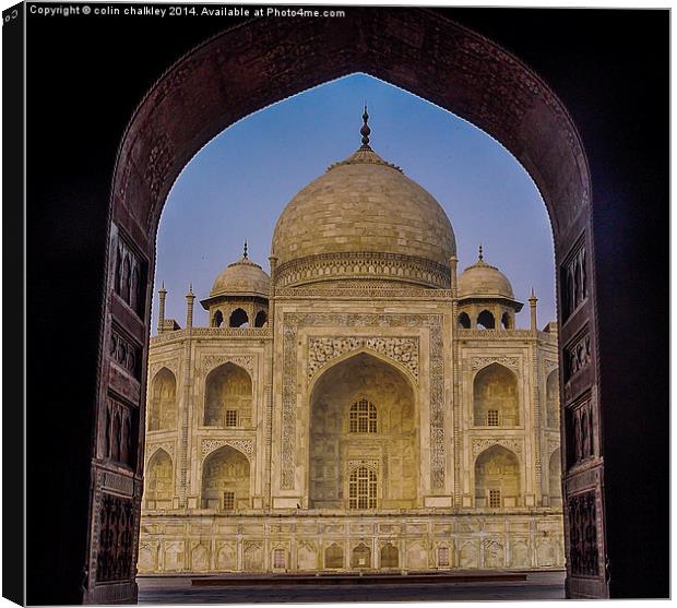  Taj Mahal Canvas Print by colin chalkley