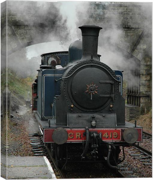 Maude approaching Birkhill Station Canvas Print by Jackie Wilson