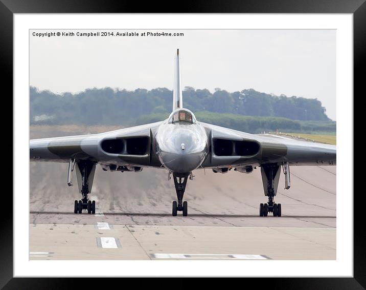  Vulcan XH558 taxies in. Framed Mounted Print by Keith Campbell
