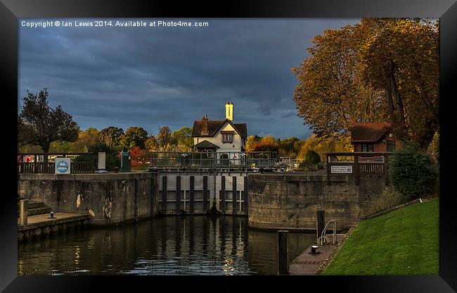  Goring Lock in Autumn Framed Print by Ian Lewis