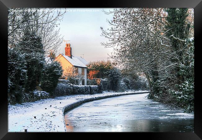  Snowy Penkridge Canal Framed Print by Diane Griffiths