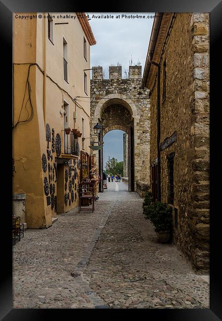 Cobbled Side Street in Besalu, Spain Framed Print by colin chalkley