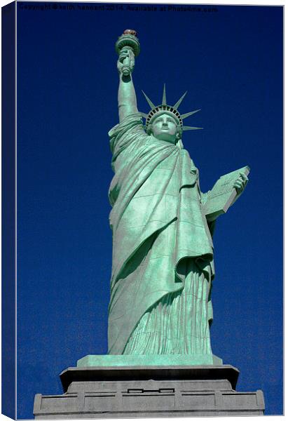 Las Vegas statue of liberty Canvas Print by keith hannant