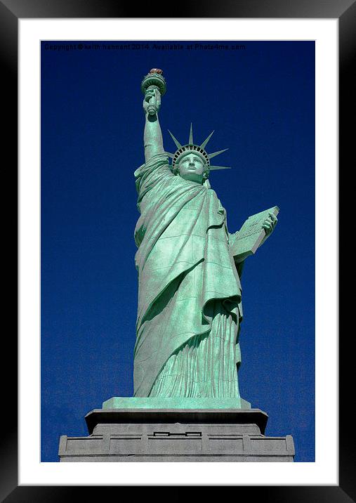 Las Vegas statue of liberty Framed Mounted Print by keith hannant