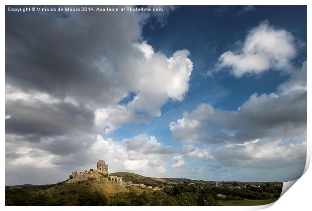 Cloudy day over Corfe Castle Print by Vinicios de Moura
