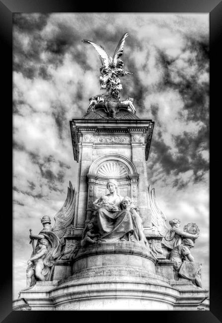 The Victoria Memorial London Framed Print by David Pyatt