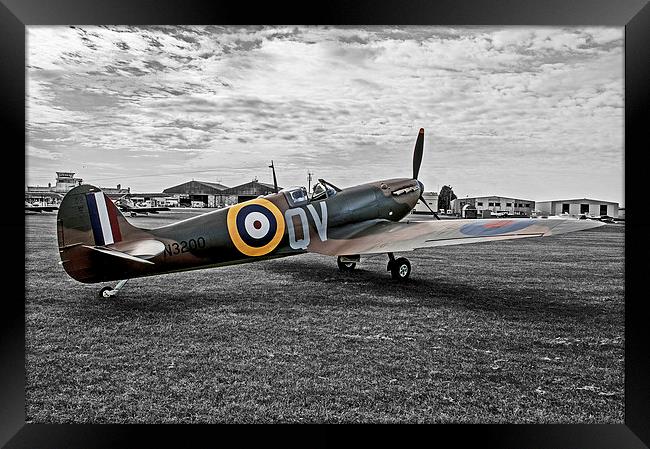  Spitfire Mk1 Framed Print by Simon Hackett