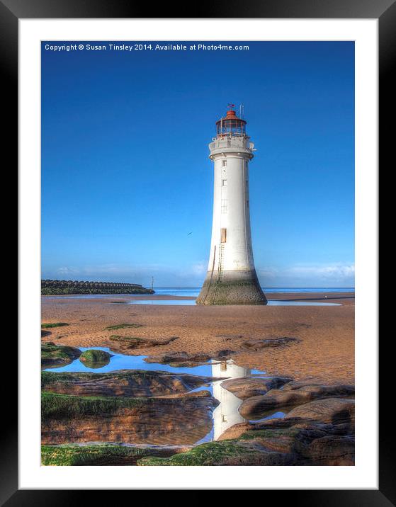 New Brighton lighthouse Framed Mounted Print by Susan Tinsley