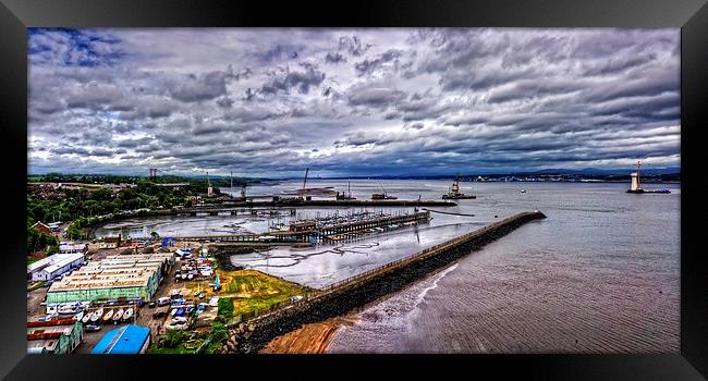 New Forth Crossing - 18 May 2014 Framed Print by Tom Gomez