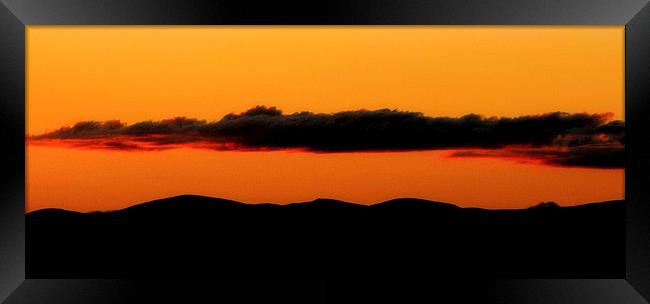  edinburgh sunset Framed Print by dale rys (LP)