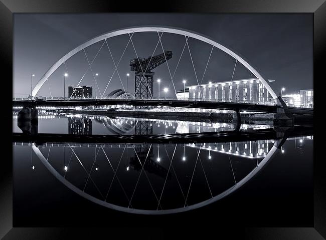 The Squinty Bridge, Glasgow Framed Print by Stephen Taylor