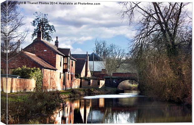 Grand Union Canal Canvas Print by Thanet Photos